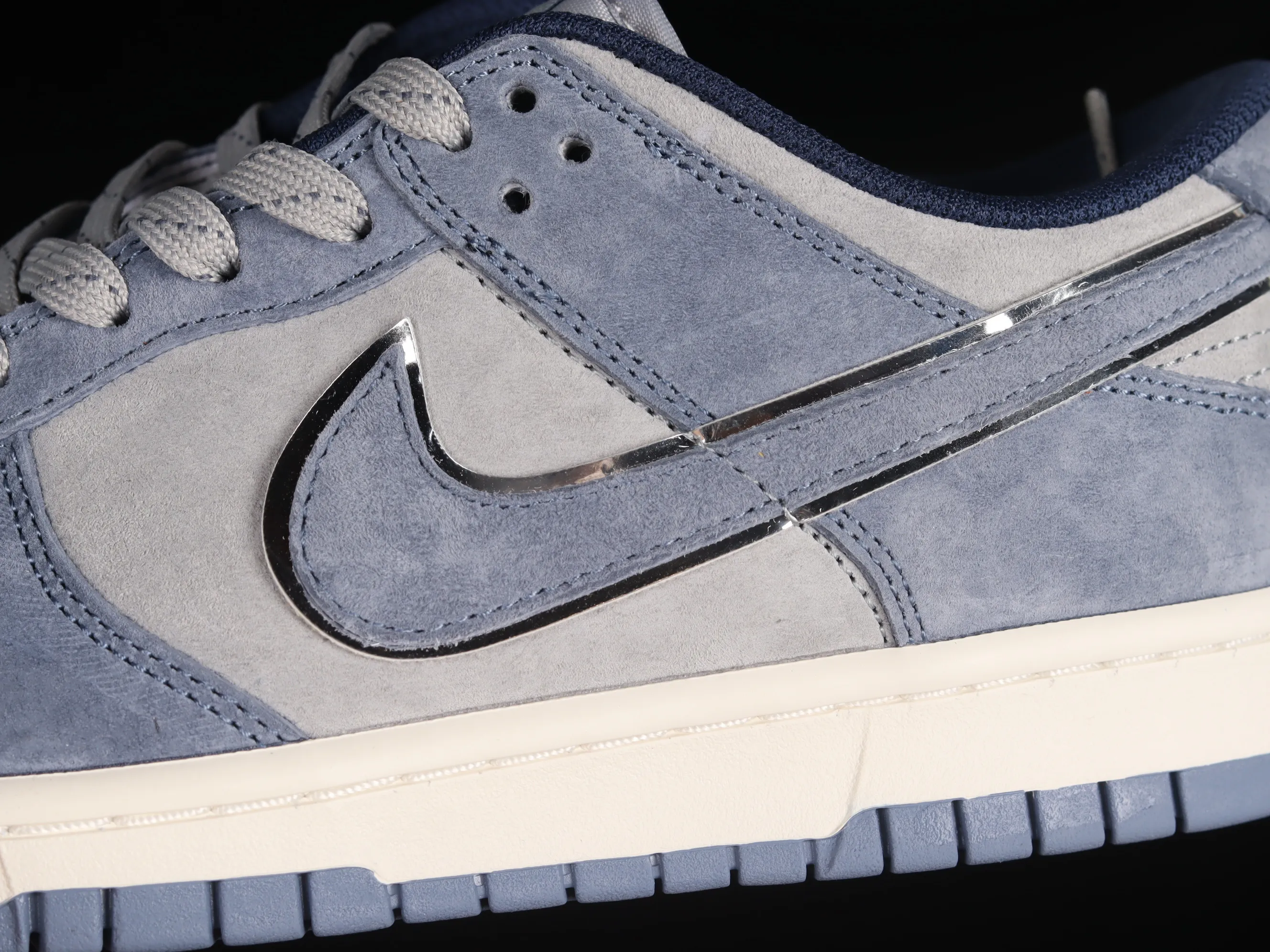 All Categories Nk SB Dunk Series Nk SB Dunk Low Low-top sneakers Otomo Katsuhiro x Nk SB Dunk Low "Steamboy OST" Creative customization collaboration Otomo Katsuhiro co-branded SB low-top sports and leisure sneakers DR3369-526